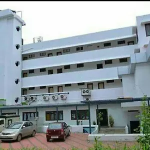 Hotel Queens Tourist ***